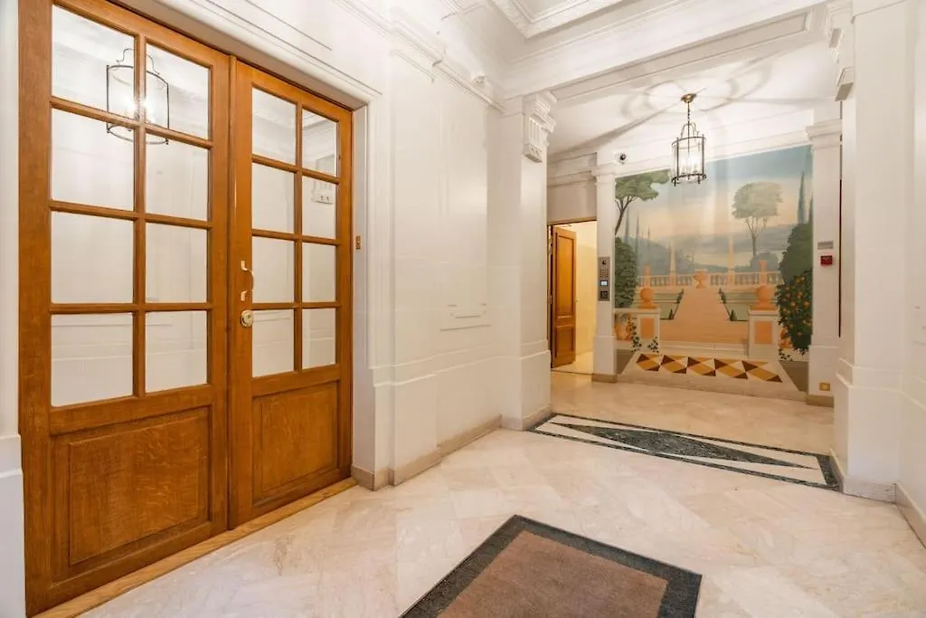 Studio Luxe Montaigne Paris