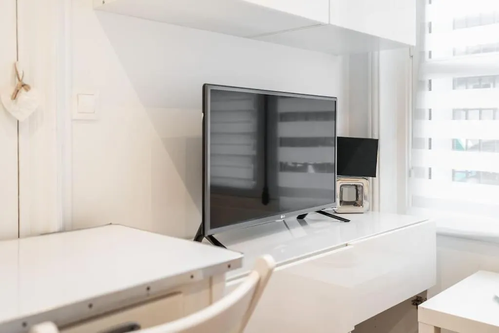 Studio Luxe Montaigne Paris