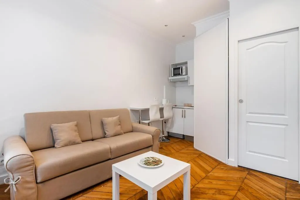 Studio Luxe Montaigne Paris Apartment