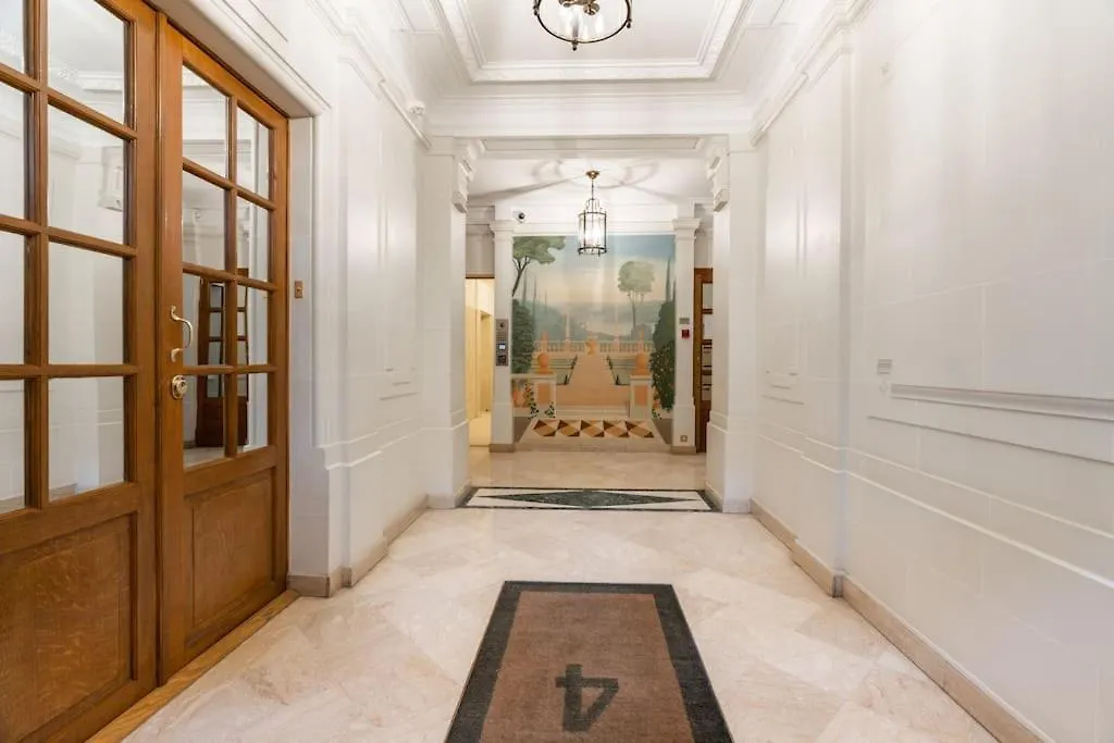 Apartment Studio Luxe Montaigne Paris