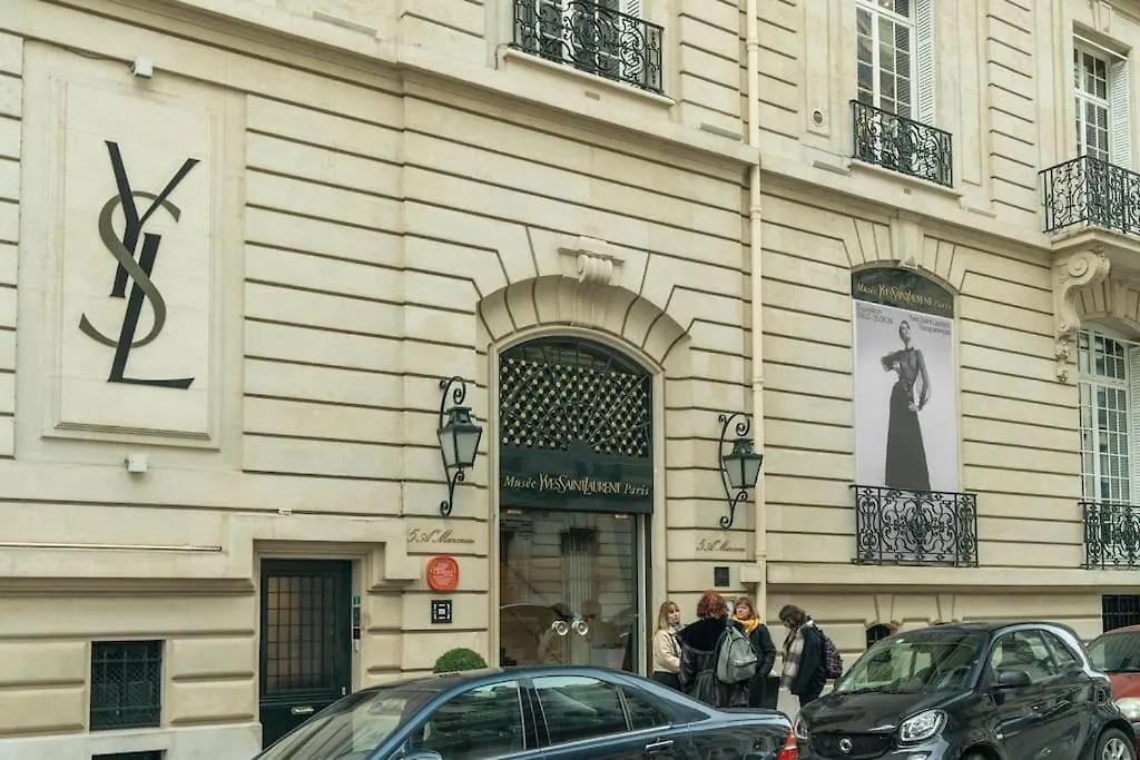 Apartment Studio Luxe Montaigne Paris