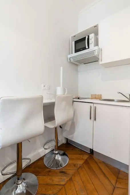 Studio Luxe Montaigne Paris
